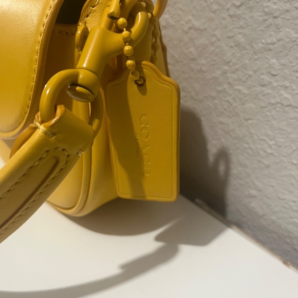 Coach Emmy Saddle Bag 23 (Canary Yellow/Glovetanned leather) - Picture 2 of 3